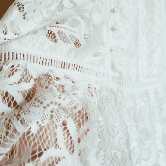 🌺NEW🌺 Romantic ruffle hem lace midi dress - Picture 4 of 4